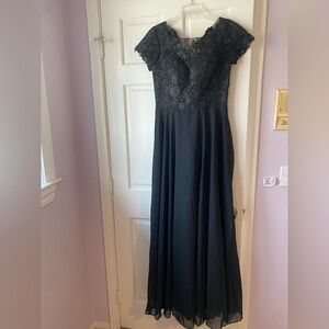 Elegant Black Lace Evening Dress
